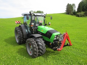 Agroplus 5090, Sauter Fronthydraulik mit elektronischer Entlastung und Doppelrad H+V